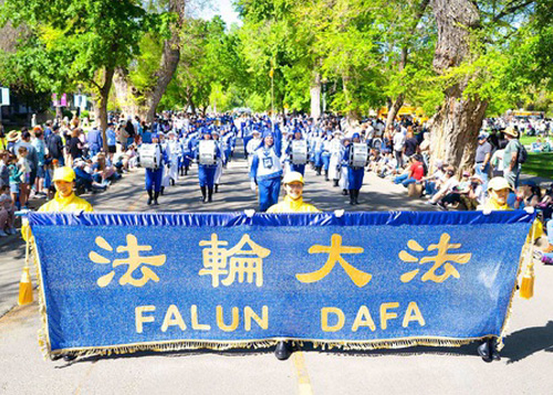 Image for article California: Falun Dafa Disambut di Parade UC Davis