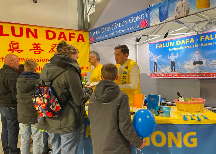 Image for article Jerman: Memperkenalkan Falun Dafa di Vitality and Life Health Expo