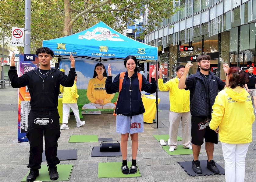 Image for article Australia: Aksi Damai di Depan Konsulat Tiongkok di Perth Memperingati Permohonan 25 April