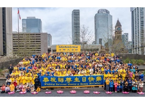 Image for article Kanada: Praktisi di Toronto Berterima Kasih kepada Guru Li atas Bimbingannya Membesarkan Anak yang Baik
