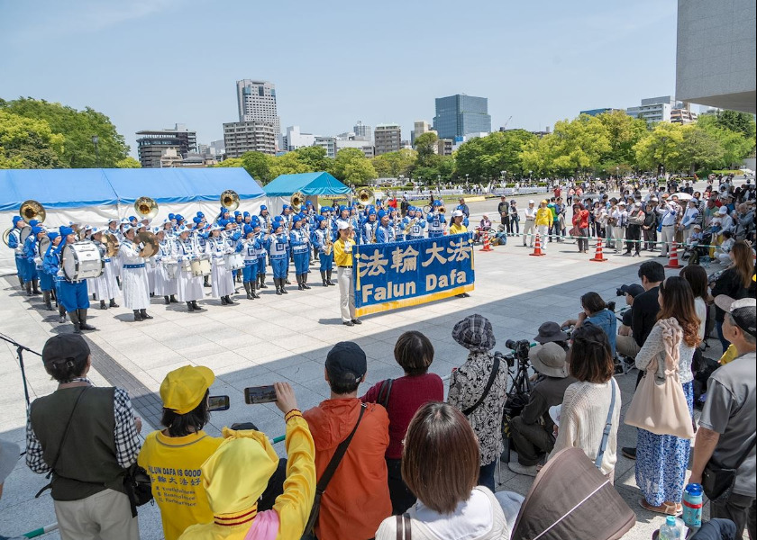 Image for article Hiroshima, Jepang: Praktisi Falun Dafa Tampil di Festival Bunga Hiroshima