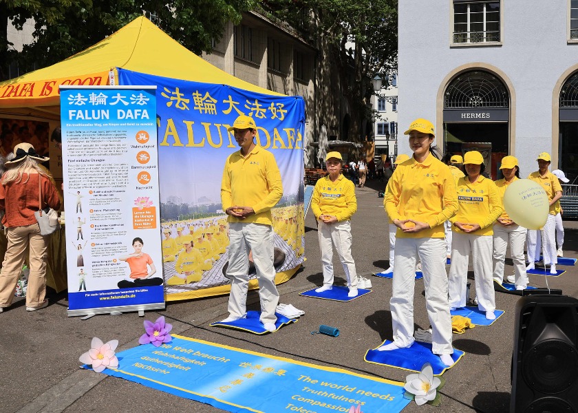 Image for article Zurich, Swiss: Praktisi Berbagi Kegembiraan Hari Falun Dafa Sedunia