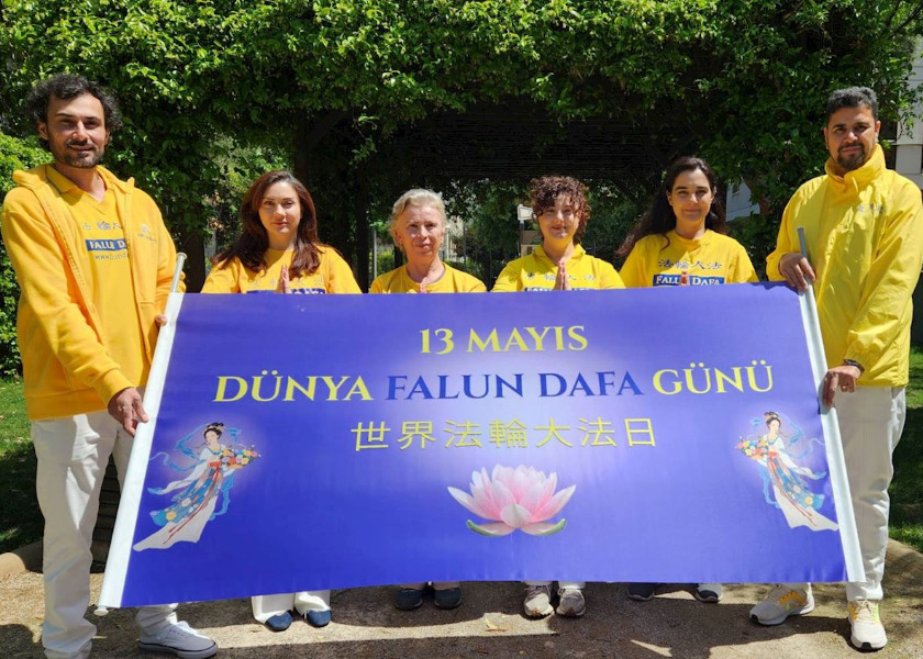 Image for article Turki: Praktisi Merayakan Hari Falun Dafa Sedunia