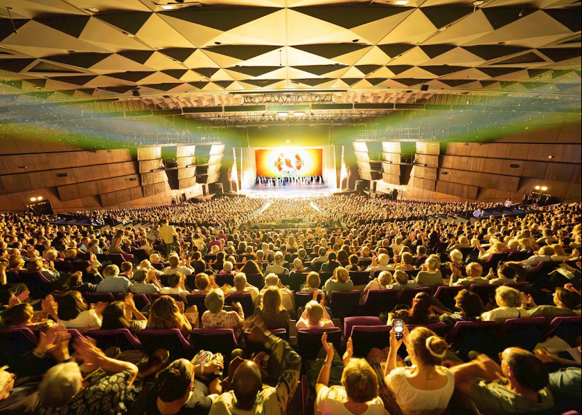Image for article Penonton Teater di Eropa dan Amerika Menghargai Shen Yun: “Membantu Menyatukan Orang”