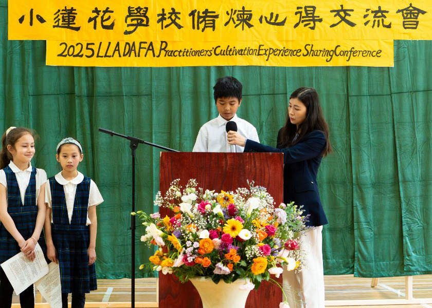 Image for article New York: Guru dan Siswa di Little Lotus Academy Merayakan Hari Falun Dafa Sedunia