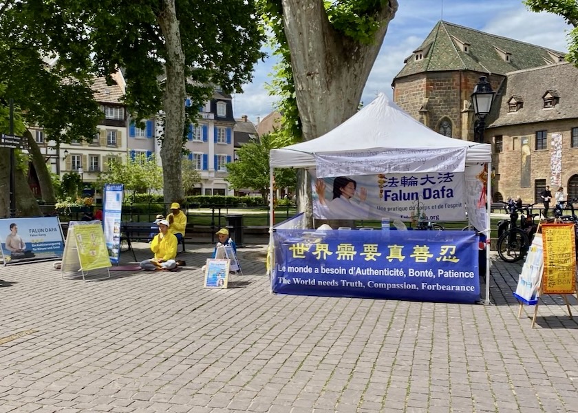 Image for article Prancis: Mempromosikan Falun Dafa di Berbagai Kegiatan di Prancis Timur