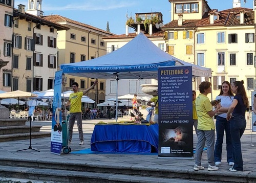 Image for article Italia: Memperkenalkan Falun Dafa di Udine