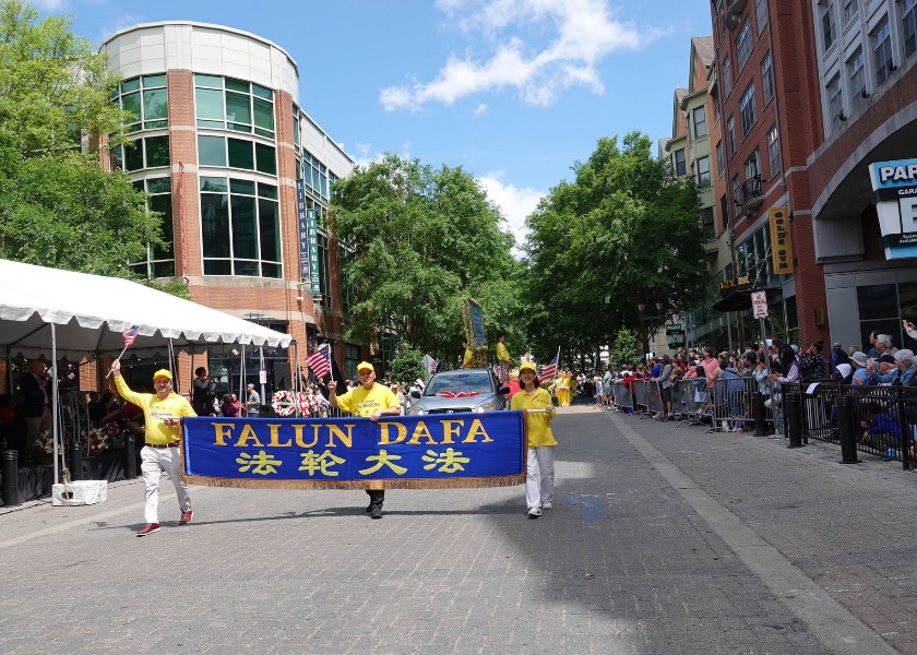 Image for article Washington, DC: Falun Dafa Disambut dalam Parade Hari Peringatan