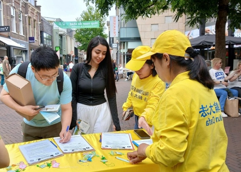 Image for article Belanda: Mempromosikan Falun Dafa di Kegiatan Hari Informasi di Apeldoor