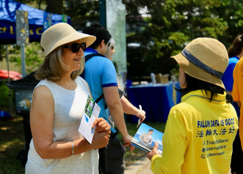 Image for article Ottawa, Kanada: Mempromosikan Falun Dafa di Acara Musim Panas
