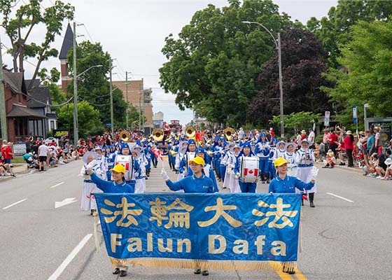 Image for article Falun Dafa Disambut di Hari Kanada di Aurora