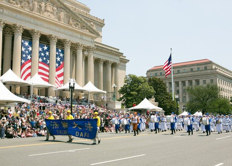 Image for article Washington D.C., AS: Praktisi Falun Dafa Disambut di Parade Hari Kemerdekaan