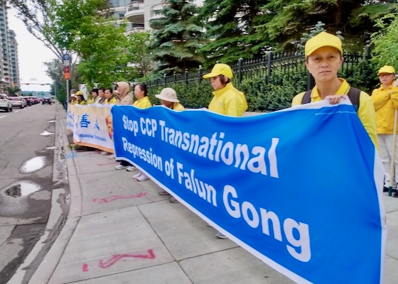 Image for article Calgary, Kanada: Praktisi Falun Gong Menggelar Aksi Damai Mengecam Penindasan Transnasional