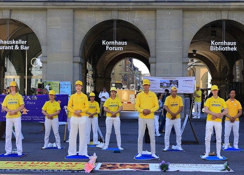 Image for article Bern, Swiss: Pejabat Terpilih dan Masyarakat Umum Menentang Penganiayaan di Tiongkok