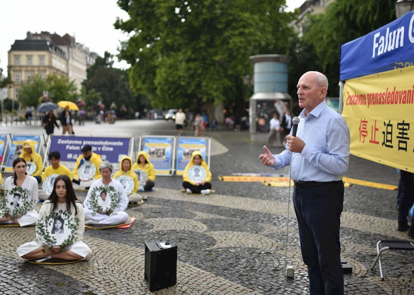 Image for article Slovakia: Anggota Parlemen Menyatakan Solidaritas dengan Praktisi Falun Gong dalam Aksi Protes terhadap Penganiayaan yang Telah Berlangsung Puluhan Tahun