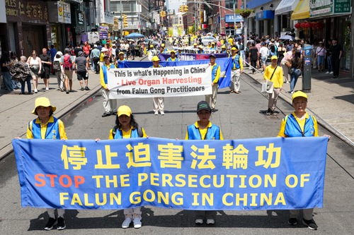 Image for article Parade di New York Menyoroti 26 Tahun Perlawanan Damai (Bagian 2)