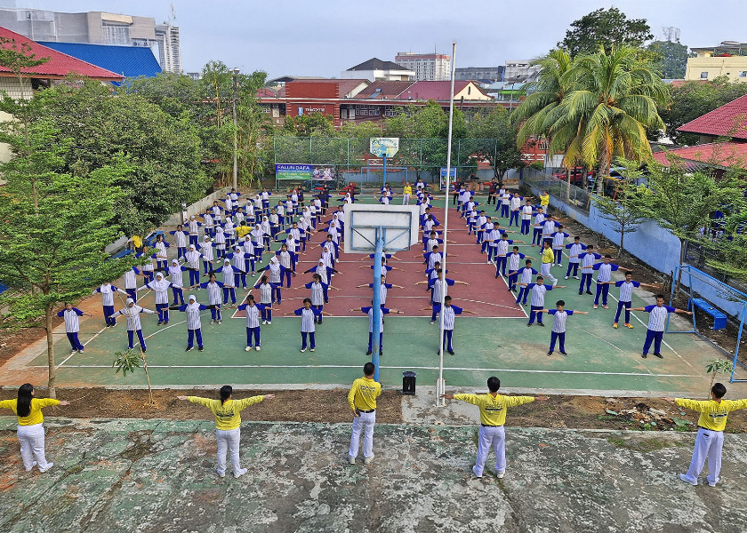 Image for article Batam: Guru dan Siswa Belajar Perangkat Latihan Falun Dafa