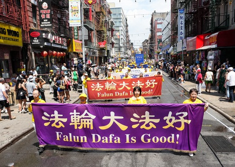 Image for article Parade di New York Menyoroti 26 Tahun Perlawanan Damai (Bagian 3)