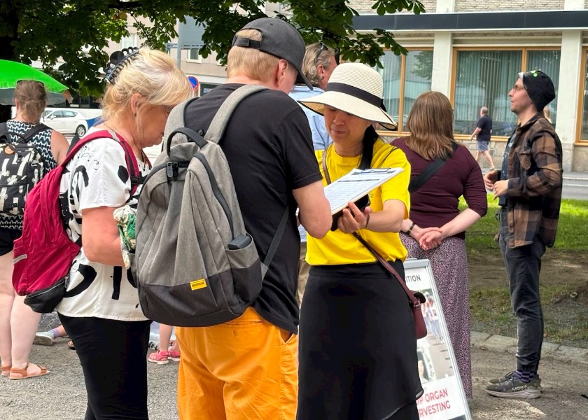 Image for article Finlandia: Orang-orang Mempelajari Falun Dafa Selama Puistofiesta