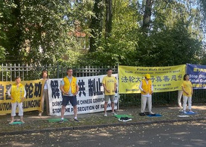 Image for article Dua Puluh Enam Tahun Kegigihan: Praktisi Falun Gong Memprotes Penganiayaan di Depan Kedutaan Besar Tiongkok di Denmark