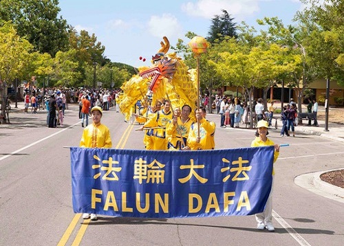 Image for article Fremont, California: Falun Dafa Disambut dalam Pawai Hari India