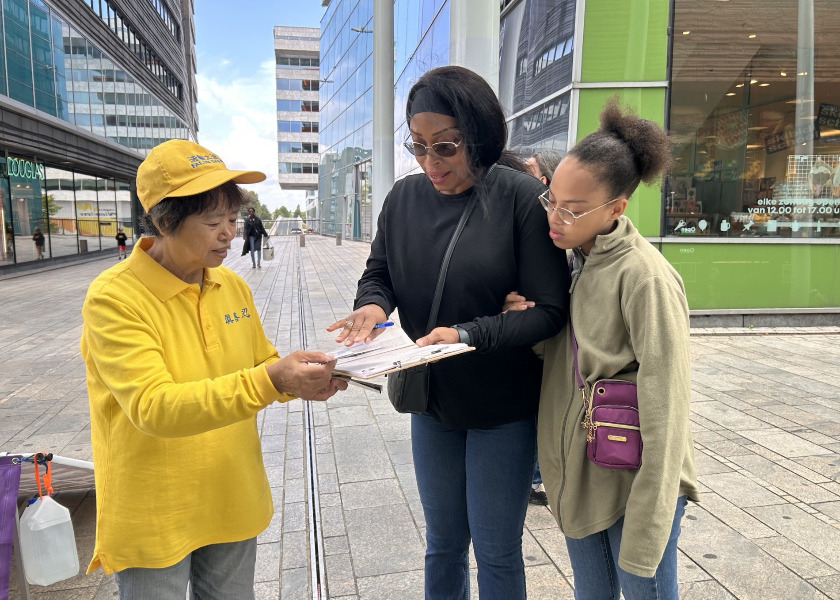 Image for article Belanda: Masyarakat Menunjukkan Dukungan untuk Falun Gong di Acara di Almere