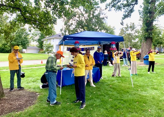 Image for article Chicago: Memperkenalkan Falun Gong di Festival Multikultural Tapestry