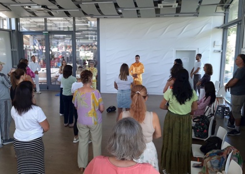 Image for article Bulgaria: Memperkenalkan Falun Dafa di Festival Kesehatan Burgas