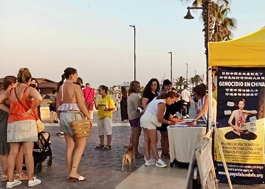 Image for article Valencia, Spanyol: Masyarakat Memuji Falun Dafa dan Upaya Praktisi Menghentikan Penganiayaan PKT