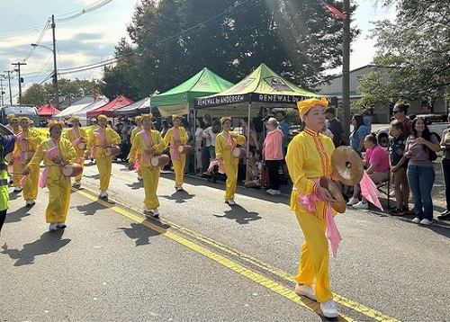 Image for article Maryland, AS: Memperkenalkan Falun Dafa di Parade dan Perayaan Hari Poolesville