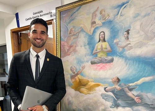 Image for article Medellín, Kolombia: Anggota Parlemen Memuji Pameran Seni Zhen, Shan, Ren
