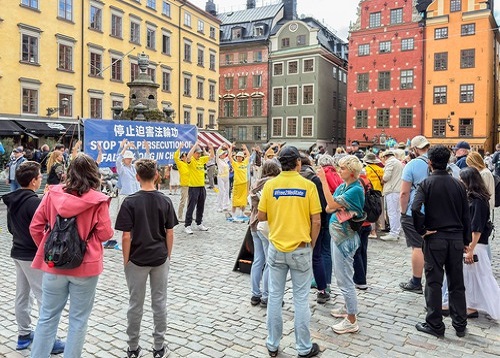 Image for article Swedia: Pemandangan Unik di Depan Museum Hadiah Nobel Mendapat Pujian dari Turis Seluruh Dunia