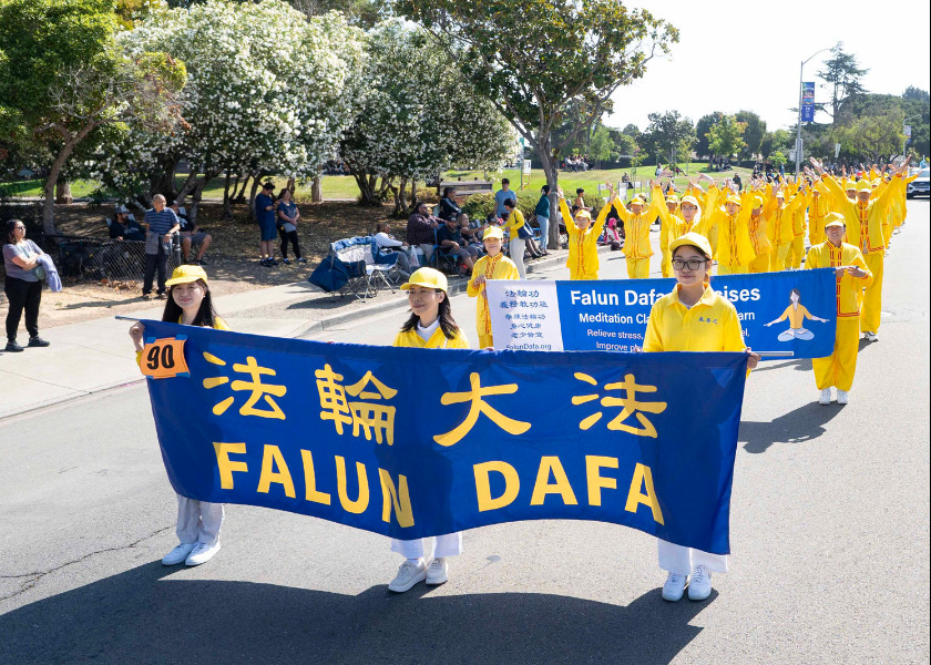 Image for article California: Praktisi Falun Gong Membawa Kegembiraan di Parade Hari Newark