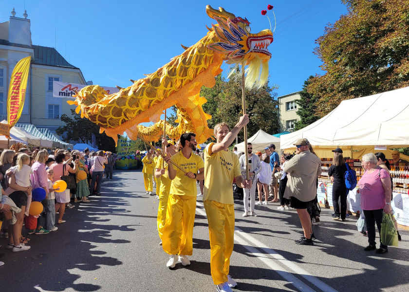 Image for article Polandia: Prinsip-prinsip Falun Dafa Dipuji di Festival Panen