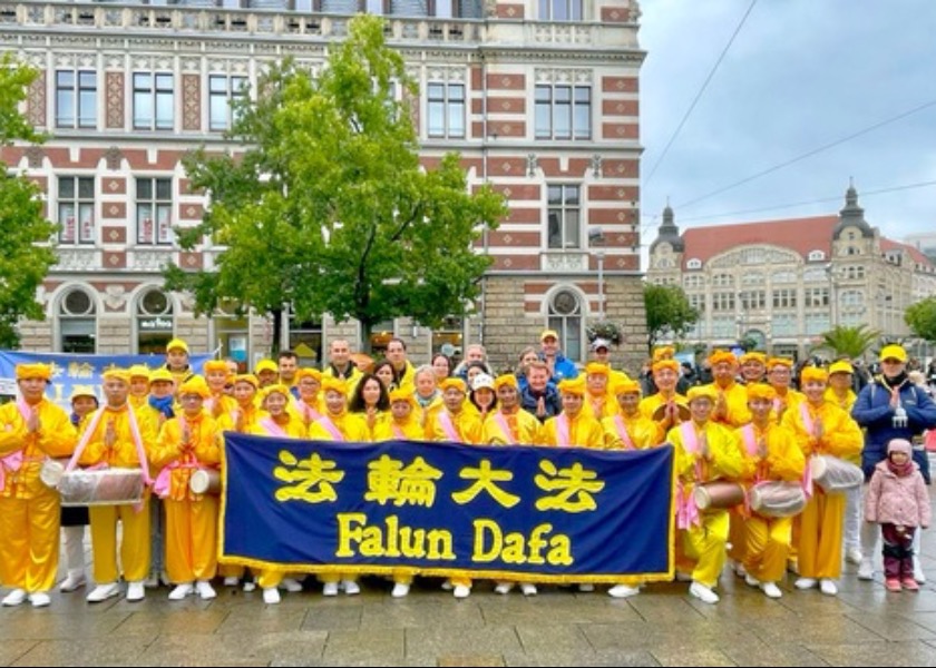 Image for article Praktisi Falun Dafa di Jerman Mengucapkan Terima Kasih kepada Guru Li dan Mengucapkan Selamat Merayakan Festival Pertengahan Musim Gugur