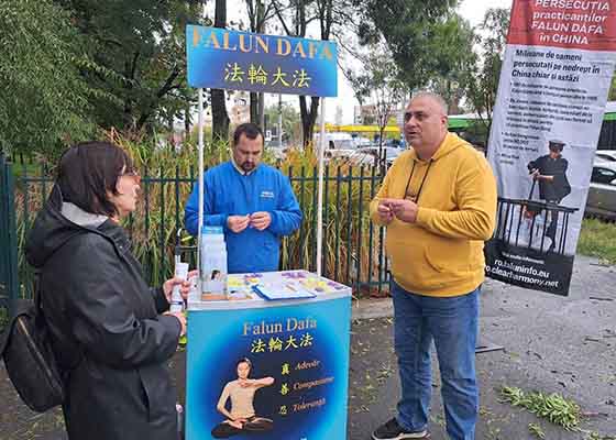 Image for article Nilai-nilai Falun Dafa Bergema Selama Kegiatan di Rumania