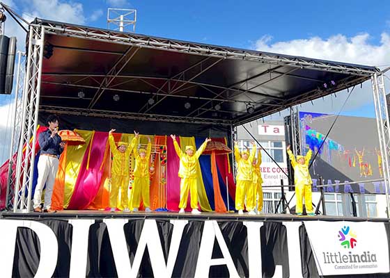 Image for article Selandia Baru: Orang-orang Mempelajari Falun Dafa Selama Festival Diwali di Auckland