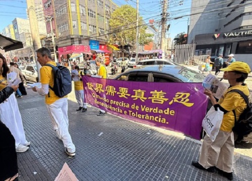 Image for article Brasil: Praktisi Falun Dafa Mengadakan Parade di Brás