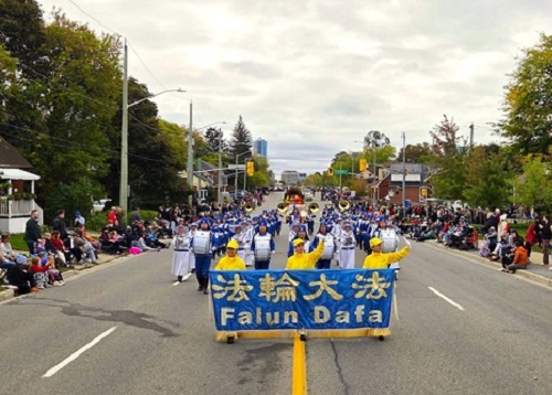 Image for article Kanada: Tian Guo Marching Band Membawa Energi dan Harapan ke Parade Hari Thanksgiving Oktoberfest Kitchener-Waterloo