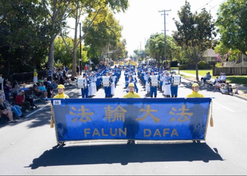 Image for article California, AS: Praktisi Falun Dafa Berpartisipasi dalam Parade Juara Santa Clara