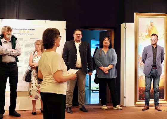 Image for article Jerman: Pameran Seni Internasional Zhen Shan Ren Menyentuh dan Menginspirasi Pengunjung