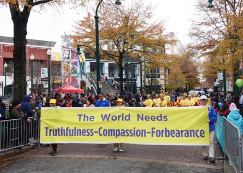 Image for article Maryland, AS: Praktisi Falun Dafa Berpartisipasi dalam Parade Thanksgiving
