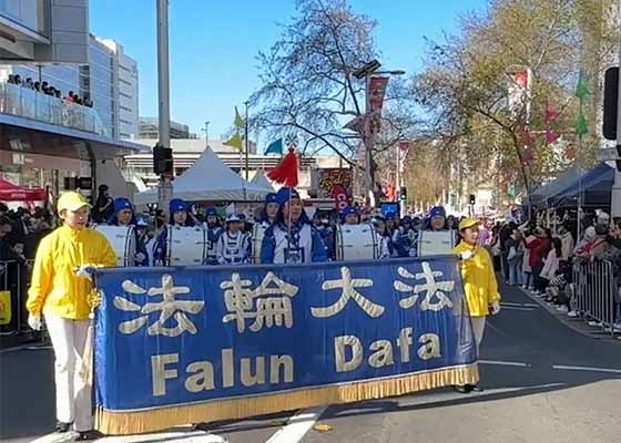 Image for article Orang-orang Belajar Tentang Falun Dafa Selama Perayaan Musim Semi di Sydney, Australia
