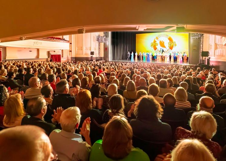 Image for article Pertunjukan Teknik Festival Pertengahan Musim Gugur Shen Yun 2025 Tayang Perdana Eksklusif di Gan Jing World pada 15 November