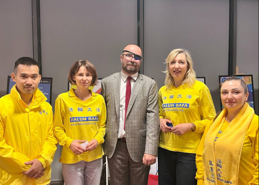 Image for article Masyarakat Polandia Menyambut Falun Dafa di Festival LSM Krakow