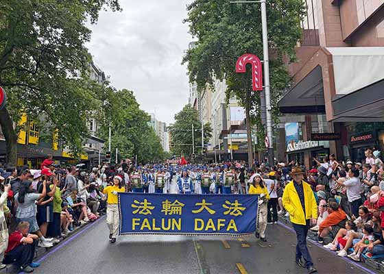 Image for article Selandia Baru: Praktisi Berpartisipasi dalam Lima Parade Natal