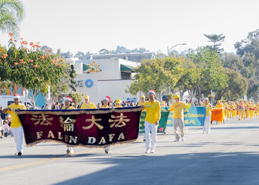 Image for article San Diego, California: Memperkenalkan Falun Dafa di Parade Natal La Jolla