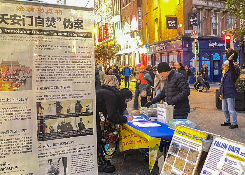 Image for article Irlandia: Wisatawan Tiongkok Bersemangat Mundur dari Partai Komunis Tiongkok