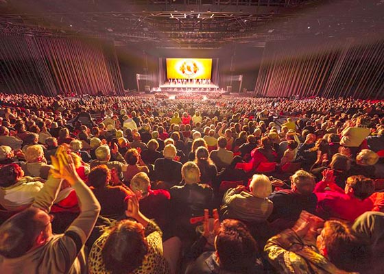 Image for article Pengalaman Pejabat AS Saat Menyaksikan Shen Yun: “Anda Pulang dengan Perasaan Jauh Lebih Baik”