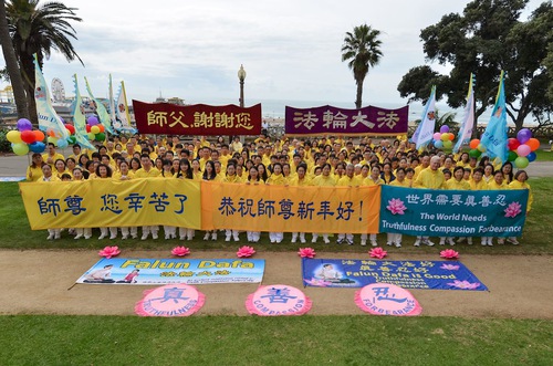 Image for article Para praktisi Falun Dafa di Los Angeles mengucapkan Selamat Tahun Baru Imlek kepada Guru Li Hongzhi.